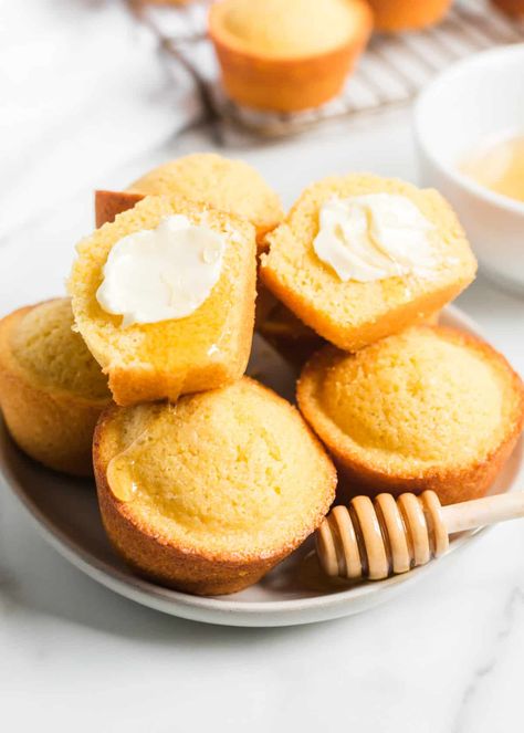 Light and fluffy cornbread muffins with a deliciously sweet flavor. So easy to make and tastes amazing with chili, soup and all your favorite comfort meals. Cracker Barrel Cornbread, Vegan Cornbread Muffins, Hot Water Cornbread Recipe, Sweet Cornbread Muffins, Cracker Barrel Copycat Recipes, Honey Cornbread Muffins, Fluffy Cornbread, Man Tips, Cornbread Muffins Recipe