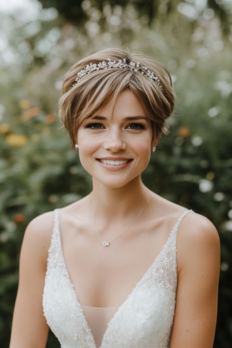 Get all the inspo you need from these 30+ bridal hairstyles for short hair. From romantic waves to classy bobs, your perfect wedding-day look is just a click away. #bridalhair #shorthairbride #bigdaybeauty French Bob Wedding Hair, Wedding Hair Styles Short Hair, Short Bridal Hair With Veil, Bridal Pixie Hair, Pixie Cut Wedding Hair, Short Bride Hair, Short Hair Wedding Ideas, Bridal Bob Hairstyles, Bridal Short Hairstyles