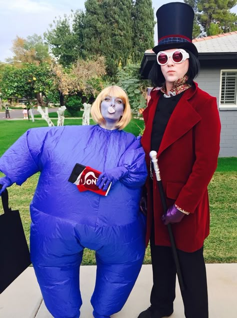 Hallowing Costumes Couples, Charlie And The Chocolate Factory Halloween Costumes, Cool Halloween Ideas Costume, Willy Wonka Couples Costume, Willy Wonka Couple Costume, Duo Costume Ideas Funny, Charlie And The Chocolate Factory Costume, Willy Wonka Halloween Costumes, Willy Wonka Characters