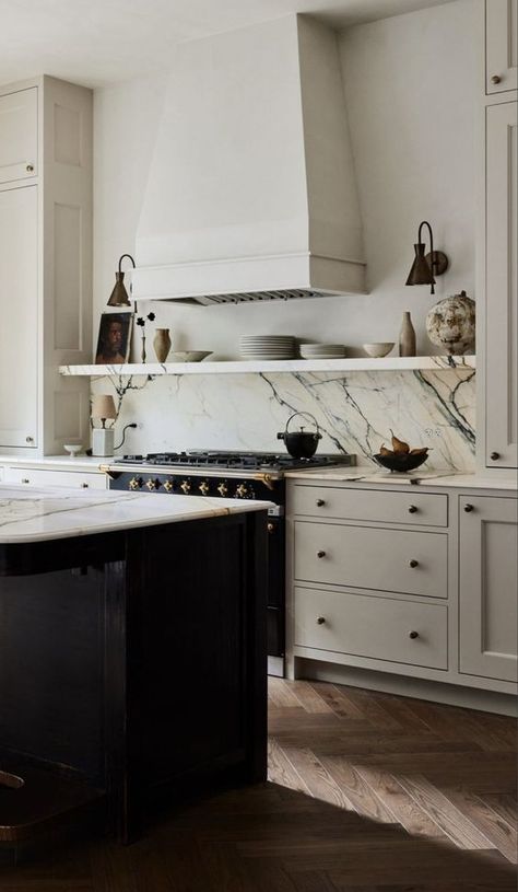 I have scoured the internet and have found some gorgeous spaces that work really well. These are my favourite rooms in April. Bold Marble Kitchen, Modern French Kitchen, Modern European Kitchen, Maiden Home, Classic Kitchen Design, Marble Shelf, Marble Block, Classic Kitchens, Kitchen Marble