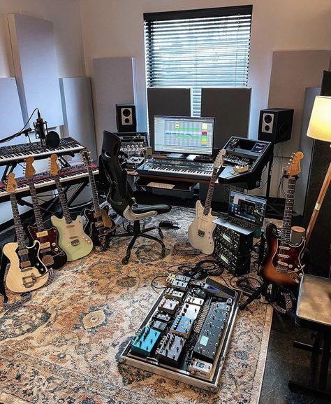 Bedroom Music Studio, Room Minimal, Music Room Design, Home Recording Studio Setup, Recording Studio Setup, Home Studio Ideas, Home Music Rooms, Rehearsal Room, Recording Studio Design