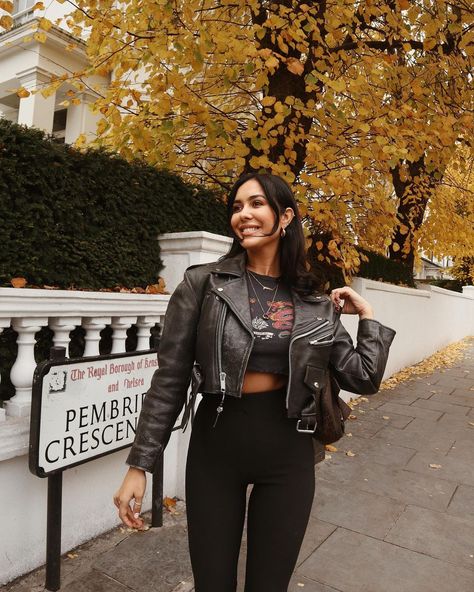 Yasmine Chanel, Motorcycle Jacket Outfit, Leather Jacket Girl, Black Leather Motorcycle Jacket, Hipster Fashion, Leather Motorcycle Jacket, Leather Outfit, Edgy Outfits, Jacket Outfits