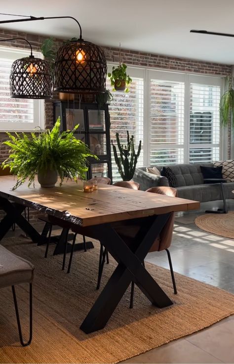 Open Concept Kitchen Dining Living Room Boho, Dining Room Earthy, Tiny Dining Rooms, Dining Room Industrial, Dinning Room Design, Industrial Interior Design, Decoration Inspiration, Dream House Interior, Decor Home Living Room