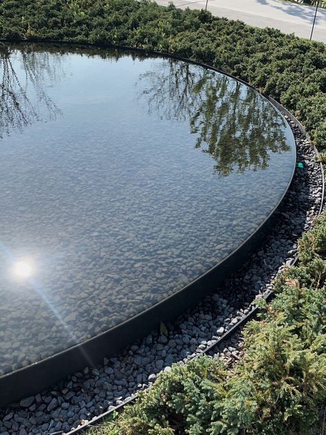 Water Mirror Garden, Natural Water Fountain, Pool Sculpture, Yard Water Fountains, Waterscape Design, Contemporary Water Feature, Reflection Pool, Sculpture Architecture, Water Architecture