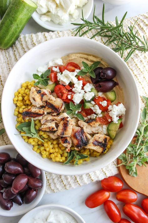 Grilled Chicken and Cous Cous Mediterranean Bowls – Marina Makes Chicken Cous Cous Salad, Cous Cous Chicken Bowl, Kalamata Olive Hummus, Greek Meals, Mediterranean Chicken Bowl, Couscous Salad Recipes, Hummus Bowl, Mediterranean Bowls, Hummus And Pita