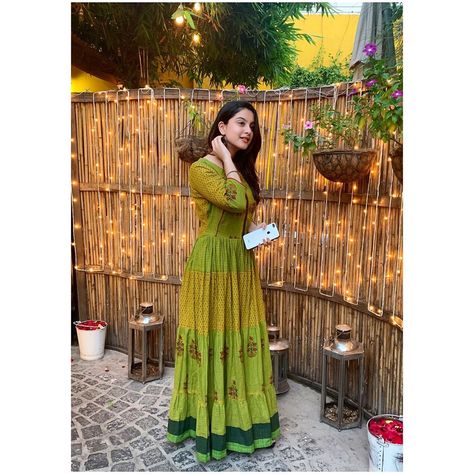 Tunisha Sharma Instagram, Indian Wedding Sarees, Tunisha Sharma, Party Wear Kurti, Happy Outfit, Big Nose Beauty, Shopping Lifestyle, Desi Fashion Casual, Outfit Shopping