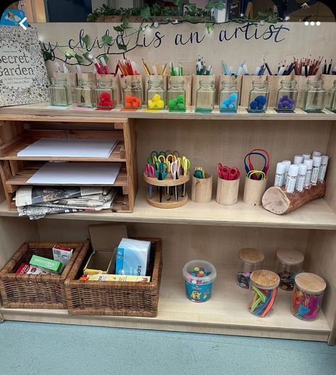 Tk Centers, Preschool Provocations, Reggio Atelier, Nursery Room Ideas Childcare, Early Excellence, Nature Based Classroom, Easel Ideas, Nature Kindergarten, Preschool Classroom Setup