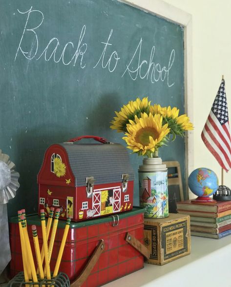 Charming back to school display by “Vintage Charmhouse” on Instagram. Vintage school house lunchbox, sunflowers, classic no. 2 pencils, mini globe, & American flag make a sweet display against a chalkboard. 📚🌻🇺🇸📚🌎 Classic Classroom Aesthetic, Vintage School Decor, Back To School Display, Vintage Classroom Decor, Cute Thermos, Back To School Displays, School Supply Drive, Sweet Display, School Display