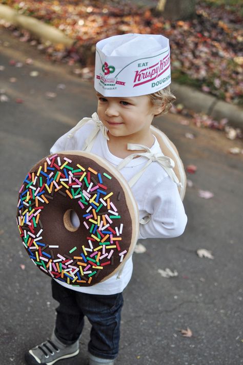 donut4 Doughnut Halloween Costume, Diy Doughnut Costume, Breakfast Food Costumes Diy, Toddler Donut Costume, Krispy Kreme Costume, Donut Costume Diy, Diy Donut Costume, Food Costumes For Kids, Donut Halloween Costume