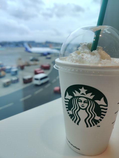 Starbucks Airport, Starbucks Snapchat, Travel Video Ideas, Starbucks Wallpaper, Cafe Coffee Day, Road Trip Kit, Dubai Video, Delhi Airport, Mumbai Airport