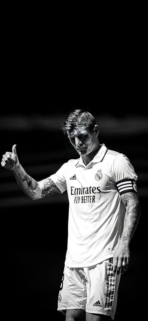 Kroos 💫🇩🇪 Cristiano Ronaldo Body, Real Madrid Photos, Cristiano Ronaldo Juventus, Real Madrid Team, Soccer Photography, Football Photography, Real Madrid Wallpapers, Real Madrid Football, Madrid Wallpaper