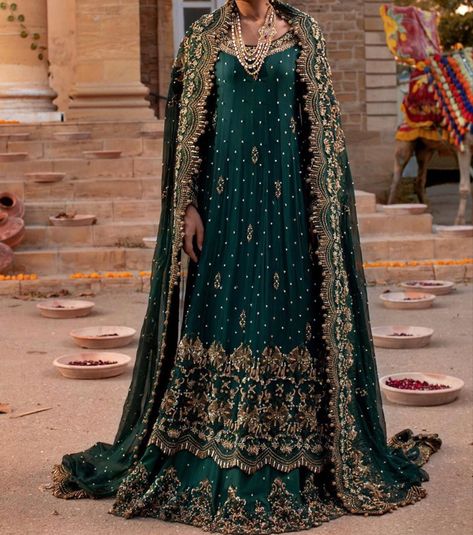 Emerald Green Nikkah Dress, Emerald Green Pakistani Bridal Dress, Shaadi Ideas, Mehndi Bride Dress, Princess Era, Hijabi Bride, Walima Dresses, Mehndi Bride, Wedding Frocks