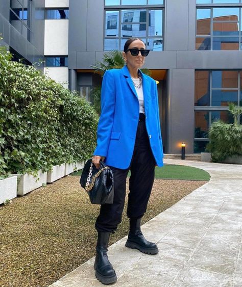 Laura Eguizabal, Blue Blazer Outfit, Streetwear Fall, Winter Outfit Inspiration, Street Style Chic, Blazer Fashion, Inspiration Mode, Mode Vintage, Outfits Casuales