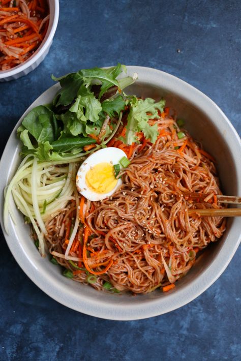 Spicy Korean Cold Noodle Salad • Hip Foodie Mom Korean Noodle Salad, Salad Korean, Spicy Korean Noodles, Korean Cold Noodles, Cold Noodle Salad, Korean Meals, Salad Bites, Kimchi Rice, Cooking Workshop