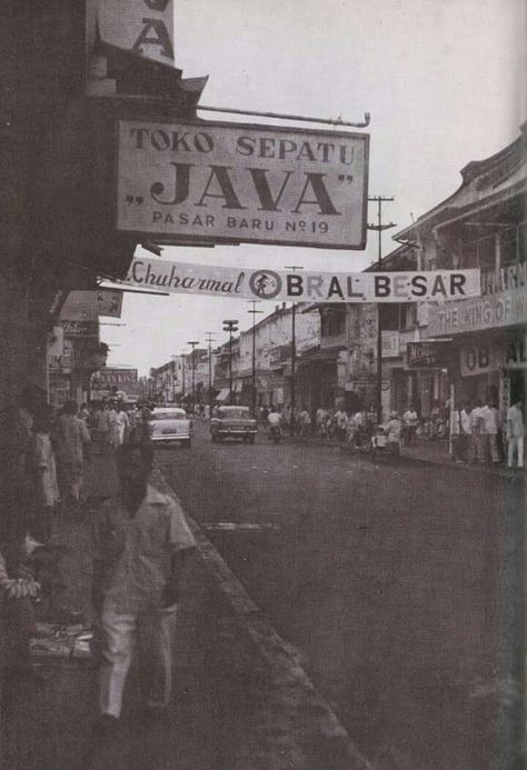 Pasar Baru Tempo Doeloe, Japanese Poster Design, Old Commercials, Dutch East Indies, Fotografi Vintage, East Indies, Unity In Diversity, Asian History, Japanese Poster