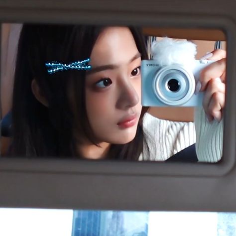 newjeans nwjns kim minji 4th gen leaders pretty update Y2k Blue Aesthetic, Newjeans Aesthetic, Y2k Icons, Minji Newjeans, Kim Minji, Blue Y2k, New Jeans Style, New Theme, Phone Themes