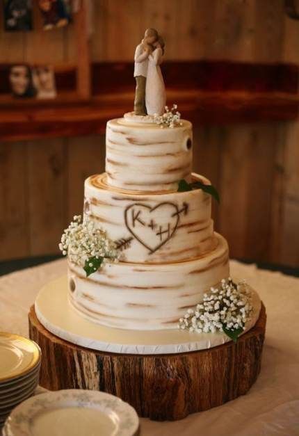 Wedding Cakes Country, Country Wedding Cake, Colorful Wedding Cakes, Cake Rustic, Rock Cake, Big Wedding Cakes, Country Wedding Cakes, Black Wedding Cakes, Tree Stumps