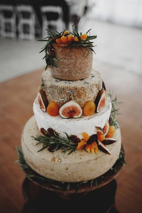 How to Choose A Cheese Wedding Cake - Guide from Poptop Events Planning Platform Wedding Cake Guide, Winter Torte, Dried Fig, Cheese Wedding Cake, Wheel Cake, Buffet Dessert, Orange Wedding Colors, Cheese Wheel, Traditional Wedding Cake