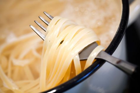 These 5 tricks will make your pasta so much better Reheat Pasta, Bow Tie Pasta Recipe, Make Alfredo Sauce, Light Pasta, Campbell Soup Company, Boiling Pasta, Creamy Pasta Dishes, Pasta Fatta In Casa, Low Carb Pasta