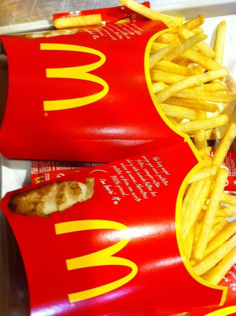 McDonald's Mcdonald's Fries, Mcdonalds Fast Food, Mcdonald French Fries, Mcdonalds Fries, French Fried Potatoes, Burger And Fries, Looks Yummy, Food Obsession, French Fries