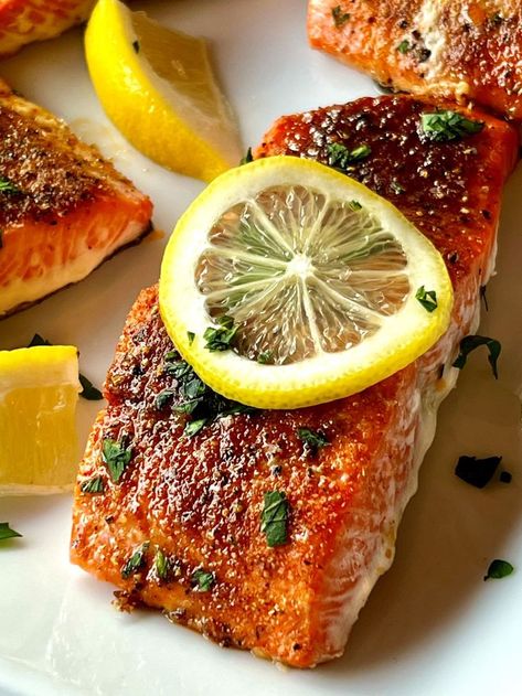 Sweet And Spicy Salmon Rub, Rub For Salmon Dry, Crispy Oven Salmon, Salmon Recipes Baked Dry Rub, Salmon Rubs Easy, Salmon Spice Rub, Salmon Rub Recipe Brown Sugar, Salmon Dry Rub Recipe, Salmon Rubs