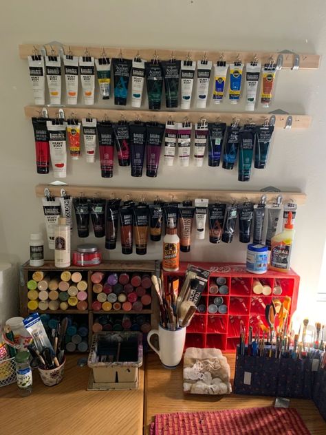 Oil Painting Organization, Art Paint Storage Ideas, Paint Tube Aesthetic, Paint Tubes Storage, Tube Paint Storage Ideas, Art Paint Storage, Paint Set Up, Paint Tube Storage Ideas, Paint Tube Organization