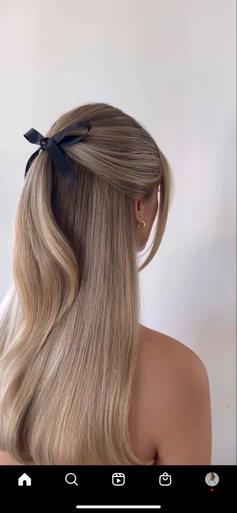 Blond Hair Ideas Color, Irish Cream Blonde Hair, Rich Girl Blonde Hair, All Black Outfit Blonde Hair, Blond For Brunettes, Lived In Blonde With Dimension, Cool Old Money Blonde, Blonde Hair Scandi Hairline, Face Framing Long Haircut