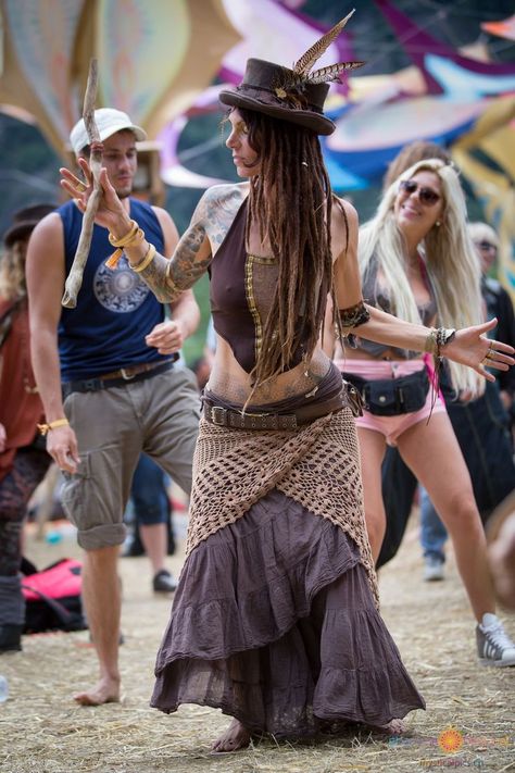 #psytrance #psychedelic #trance #festival #visionary Festival Outfits Plus Size, Dreads Tattoo, Hard Summer Festival, Hippie Festival Outfit, Psytrance Clothing, Hippie Dreads, Tattoo Music, Festival Mode, Festival Outfits Women