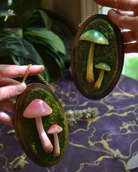 Some of my favorite mushroom sculpture plaques I've made over the years!! 🍄🌿🍄‍🟫 Every one of these fungi is individually hand sculpted from polymer clay and shaded with chalk pastel pigments & acrylic paint 🎨 It's wild to look back at all the pieces I've made!! I forget how much I've actually done these last few years, I scroll back through my photos and always find several things I totally forgot I made 😳 Ten photos is nowhere near enough to include all the different plaques I've sculpted... Pastel Witch Decor, Clay Mushroom Ideas, Monotropa Uniflora, Clay Mushrooms, Mushroom Sculpture, Polymer Clay Mushroom, Clay Mushroom, Mushroom Crafts, Moss Decor