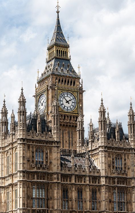 ˚Elizabeth Tower, Palace of Westminster - England Elizabeth Tower, Palace Of Westminster, New Nature Wallpaper, Europe Architecture, New Palace, Westminster London, Swinging London, Building Photography, Big Ben London