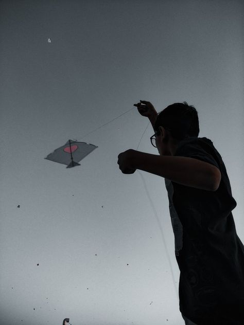 Fly Kites Aesthetic, Kite Videos Aesthetic, Kite Festival Indian, Kite Videos Festival, Kite Aesthetic Video, Kite Flying Aesthetic, Patang Kite Image, Kite Snapchat Story, Kite Flying Photography India