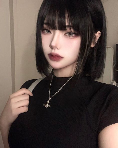 Cursed Discord Bios, Cute Hairstyles Asian, Black Hair Gray Eyes, Asian Goth Makeup, Ulzzang Makeup Look, Short Black Hair With Bangs, Long Black Hair With Bangs, Black Hair Bangs, Smoky Makeup