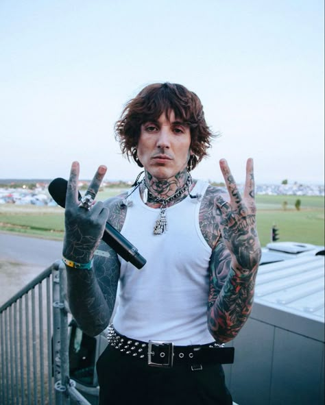 Olie Sykes, Oly Sykes, Drop Dead Clothing, Oli Sykes, Hot British Men, Oliver Sykes, Bring Me The Horizon, Emo Bands, Emo Boys