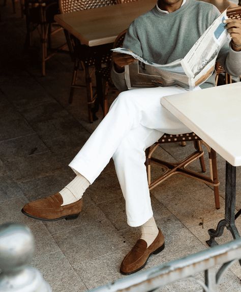 How to wear loafers with jeans for men | OPUMO Magazine | OPUMO Magazine Suede Loafers Men Outfit, Loafer Outfit Men, Suede Loafers Outfit, Penny Loafers Men Outfit, Styling Loafers, Brown Loafers Men, Loafers With Jeans, Loafers Outfits, Loafers Men Outfit