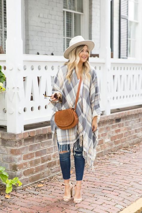 Suburban Faux Pas/Strolls in Savannah Savannah Georgia Outfit, Savannah Outfits, Krystin Lee, Glamorous Evening Dresses, Plaid Capes, Outfit Plus Size, Trendy Outfits Winter, Trendy Winter, Savannah Georgia