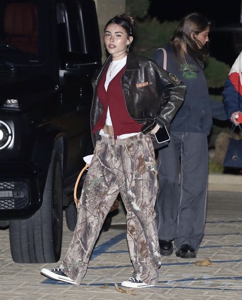 Camo Pants Outfit Winter, What To Wear With Camo Pants, Camo Pants Outfit, Madison Beer Outfits, Silky Pants, Beer Outfit, Camouflage Pants, Army Fashion, Camo Pants