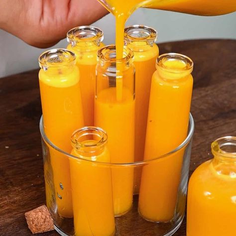 Healthy turmeric-ginger energy shots that can be taken daily for their health benefits. Including anti-inflammatory properties and digestive aid. Plus, it takes just 4 ingredients and 15 minutes of your time! Ginger Turmeric Shots, Ginger Shot Recipe, Fresh Juice Recipes, Turmeric Shots, Pineapple Ginger, Energy Shots, Turmeric Recipes, Ginger Shot, Wellness Shots