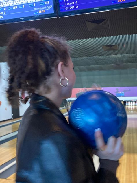 Bowling Alley Instagram Pictures, Bowling Ally Aesthetic, Bowling Alley Pictures, Bowling Outfit Ideas Aesthetic, Aesthetic Bowling Pictures, Bowling Pictures Instagram, Bowling Alley Outfit, Bowling Alley Aesthetic, Bowling Alley Photoshoot