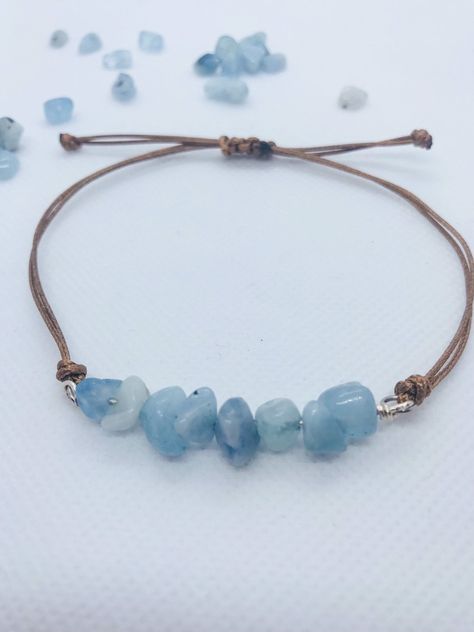 Gem Chip Bracelet, Aquamarine Crystal Bracelet, Stone Chip Bracelet Ideas, Crystal Chip Jewelry, March Bracelet, Cord Bracelet Diy, Crystal Chip Bracelet, Jewellery Beads, Bead Soup