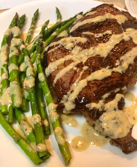 Garlic Butter Steak Sauce, Garlic Sauce For Steak, Creamy Steak Sauce, Steak Cream Sauce, Asparagus Sauce, Butter Cream Sauce, Steak Sauce Recipes, Dinner Favorites, Garlic Butter Steak