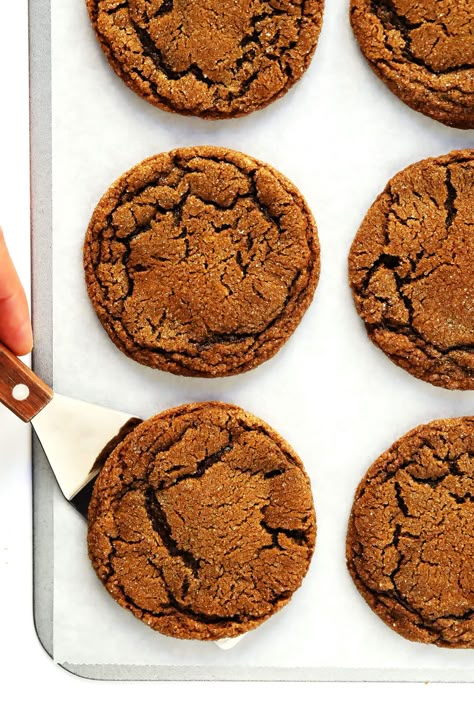 Chewy Ginger Molasses Cookies, Desserts Nutella, Dessert Holiday, Smores Dessert, Ginger Molasses, Preserving Foods, Ginger Molasses Cookies, Recipes Cookies, Gimme Some Oven