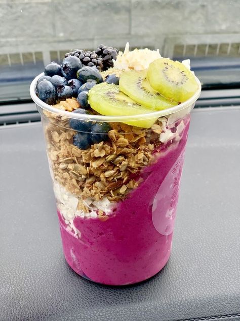 Pretty Fruit Bowl, Dragon Fruit Bowl, Açaí Bowls, Resep Smoothie, Vegan Cafe, Fruit Bowls, Healthy Food Motivation, Healthy Sweets Recipes, Fruit Smoothie Recipes