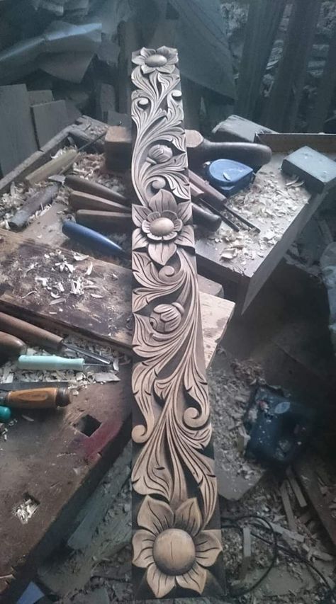 Tre Kunst, Wood Carving Furniture, Dremel Carving, Wood Carving For Beginners, Wood Carving Tools Knives, Carved Wood Wall Art, Wooden Front Door Design, Dremel Wood Carving, Carved Furniture