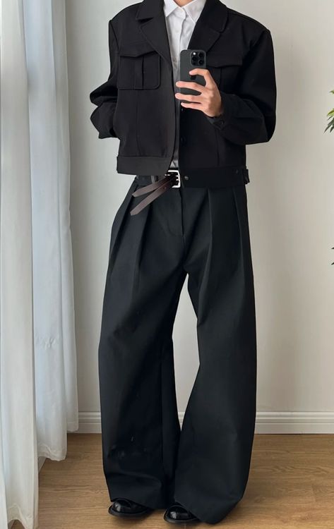 Oversized Suit Outfit Men, All Black Suit No Tie, French Outfit Style Men, Alpha Male Outfits, Outfit Elegante Hombre, 80s Japanese Fashion Men, Male Style Aesthetic, Outfit Formal Hombre, Trousers And Loafers