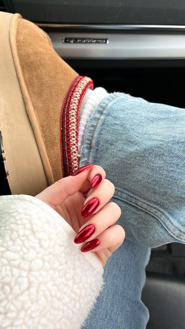 Short Red Nails, Red Chrome Nails, Kutek Disney, Red Christmas Nails, Smink Inspiration, Makijaż Smokey Eye, Red Nail Designs, Red Nail, Metallic Nails