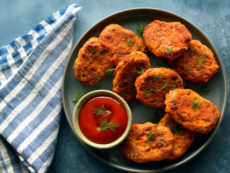 Crispy Red Lentil Nuggets [Vegan] - One Green PlanetOne Green Planet Red Lentil Cakes, Red Lentil Balls, Red Lentil Vegan Recipes, Lentil Nuggets, Red Lentil Recipes, Cheap Vegan Meals, Cheap Vegan, Nuggets Recipe, Plant Based Snacks