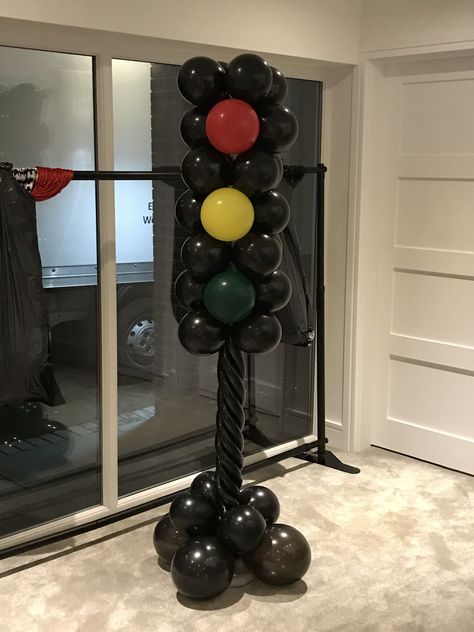 Very first Traffic Light balloon column Traffic Light Balloon Column, Mcqueen Balloon Decor, Balloon Traffic Light, Stop Light Balloon Column, Traffic Light Party, Ferrari Party, Lightning Mcqueen Party, Balloon Craft, Balloon Pillars