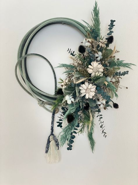 Lariat Rope Wreath, Lasso Wreath, Western Wedding Decor, Lariat Rope Crafts, Western Boho Decor, Rope Wreaths, Western Wedding Decorations, Western Wreaths, Cow Skull Decor