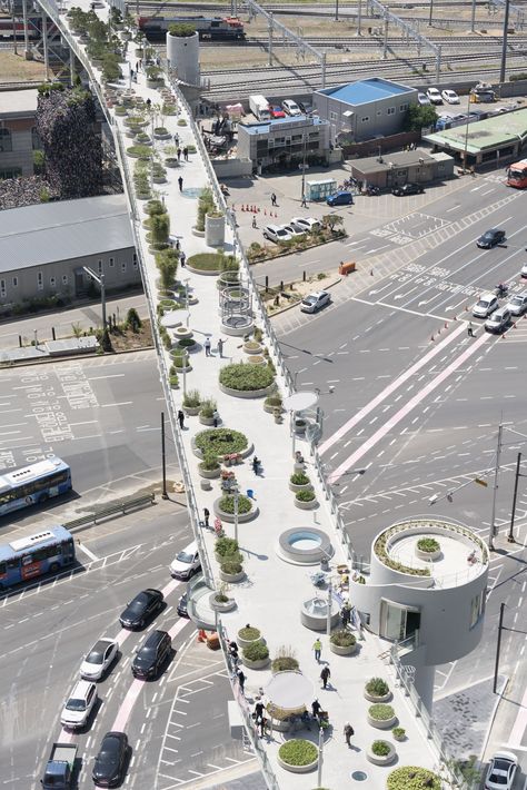 Old highway becomes public park with 24,000 plants in Seoul - Curbedclockmenumore-arrow : Seoullo 7017 runs above Seoul Station Landscape And Urbanism Architecture, Public Space Design, Urban Landscape Design, Landscape And Urbanism, Landscape Architecture Design, Urban Park, Landscape Designs, Sky Garden, Pedestrian Bridge