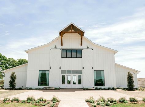 Dfw Wedding Venues, Dallas Wedding Venues, Farm Wedding Venue, Dfw Wedding, Wedding Chapel, Wedding Reception Locations, Wedding Venues Texas, Affordable Wedding Venues, Modern Mansion